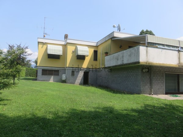 casa indipendente in vendita a Brebbia