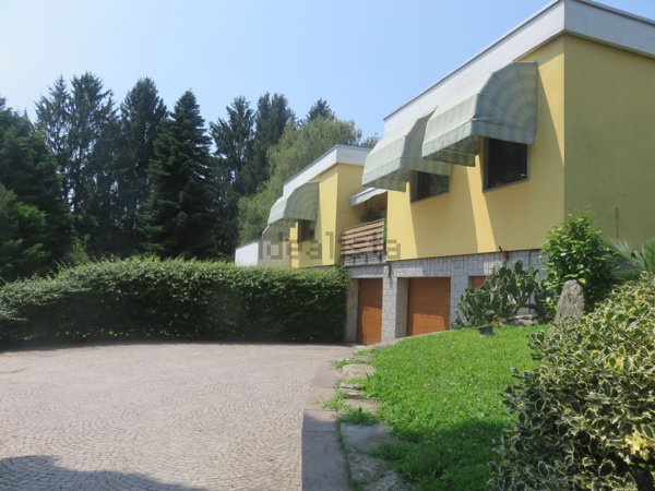 casa indipendente in vendita a Brebbia