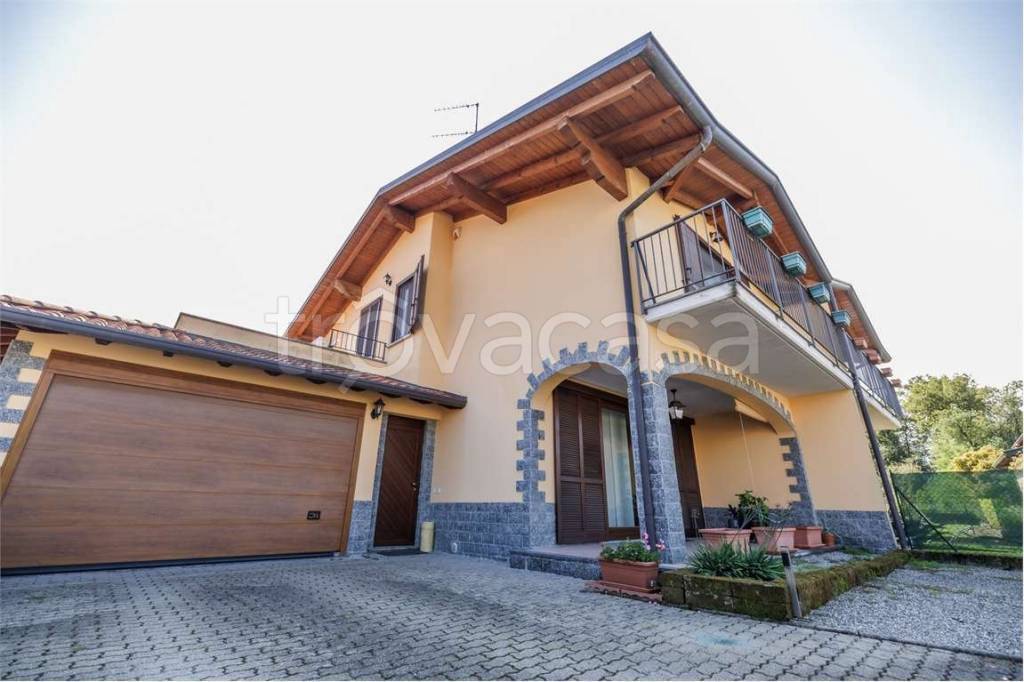 casa indipendente in vendita a Brebbia