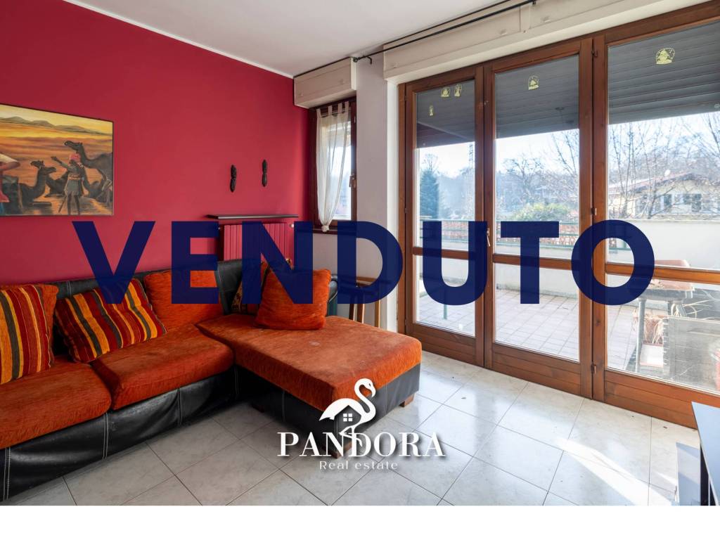 appartamento in vendita a Brebbia in zona Villaggio Europa