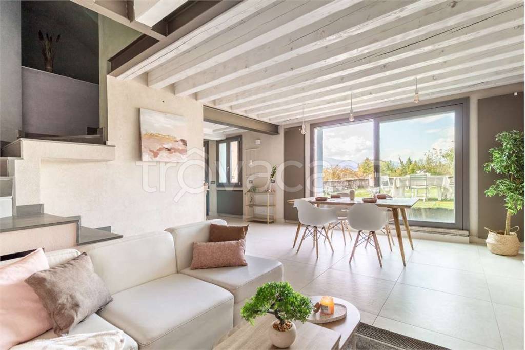 casa indipendente in vendita a Brebbia