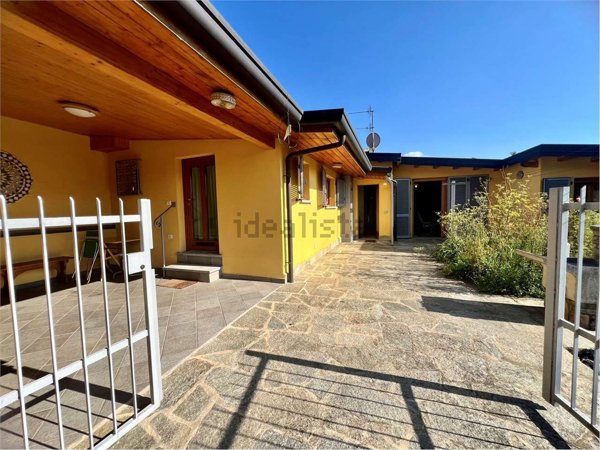casa indipendente in vendita a Brebbia