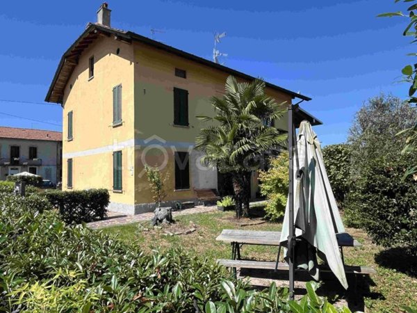 casa indipendente in vendita a Brebbia