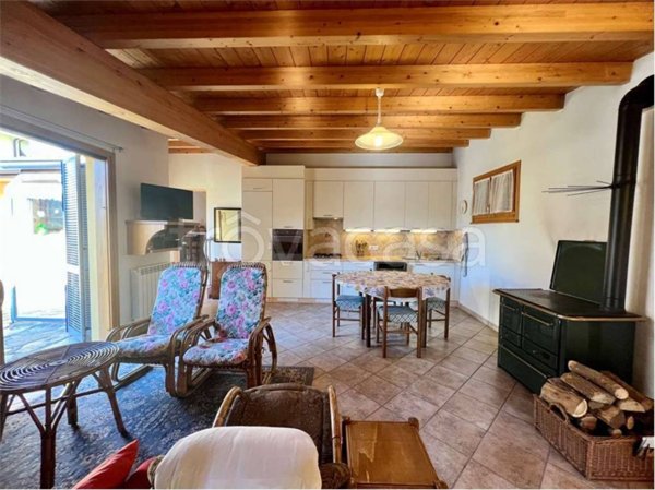 casa indipendente in vendita a Brebbia