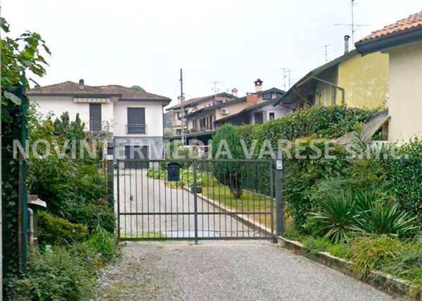negozio in vendita a Brebbia in zona Villaggio Europa