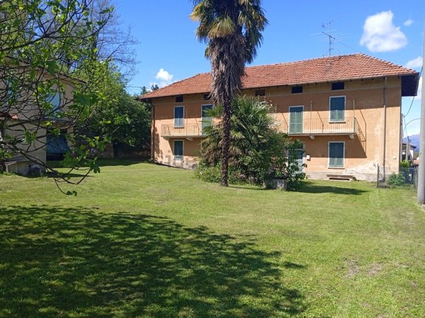 casa indipendente in vendita a Brebbia