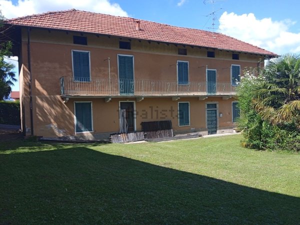 casa indipendente in vendita a Brebbia