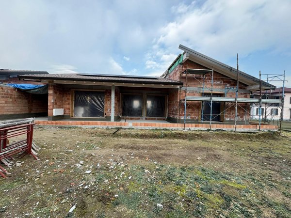 casa indipendente in vendita a Brebbia