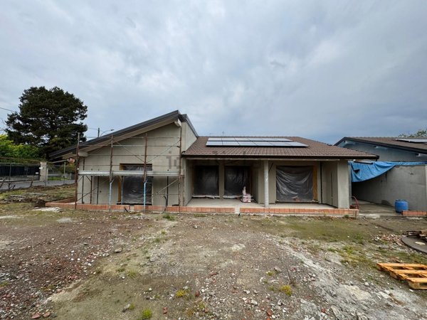 casa indipendente in vendita a Brebbia