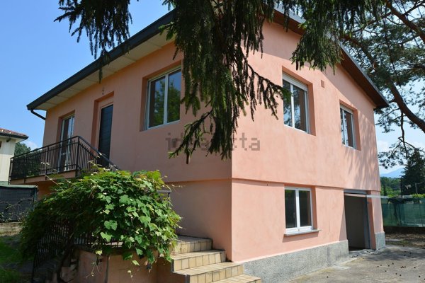 casa indipendente in vendita a Brebbia
