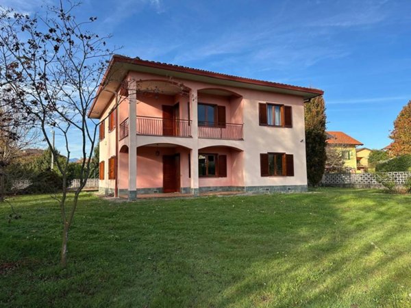 casa indipendente in vendita a Brebbia