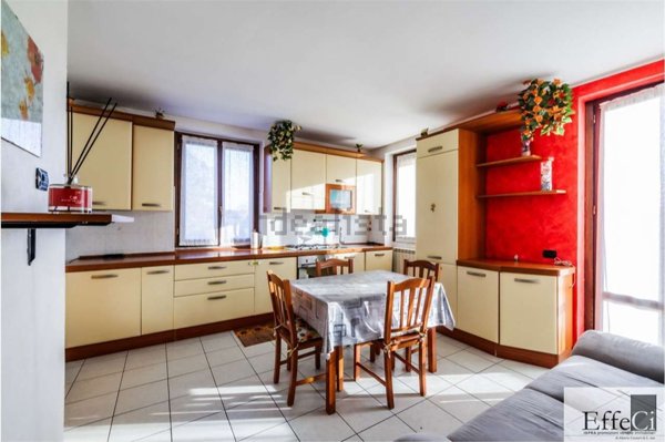 appartamento in vendita a Brebbia in zona Villaggio Europa