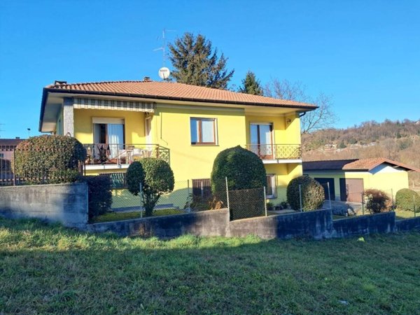 casa indipendente in vendita a Brebbia