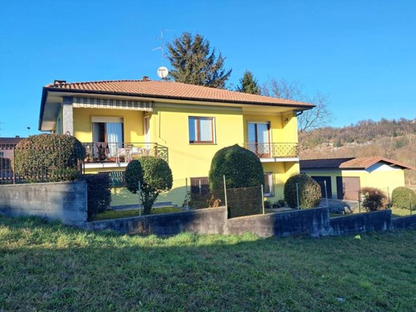 casa indipendente in vendita a Brebbia