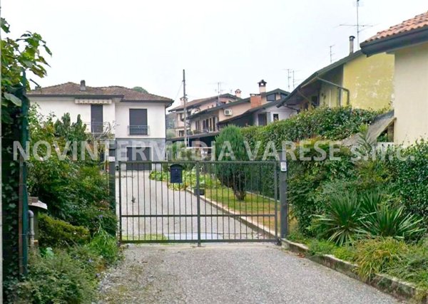casa indipendente in vendita a Brebbia