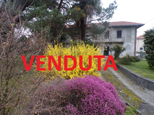 casa indipendente in vendita a Brebbia