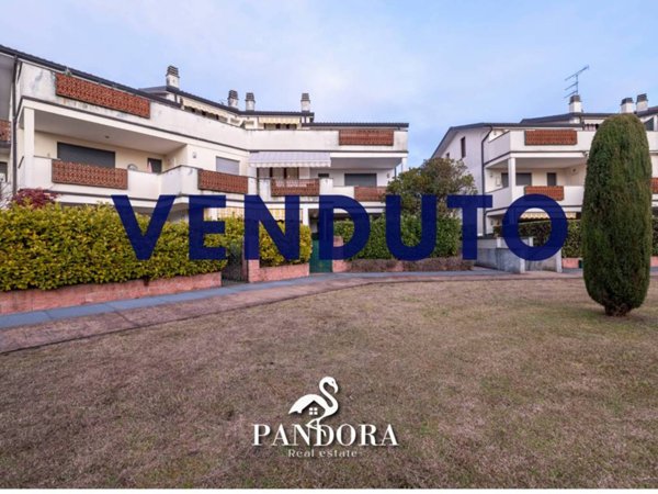 appartamento in vendita a Brebbia in zona Villaggio Europa