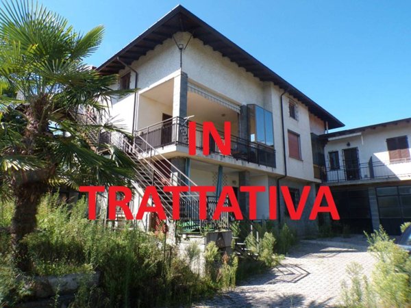 casa indipendente in vendita a Brebbia in zona Villaggio Europa
