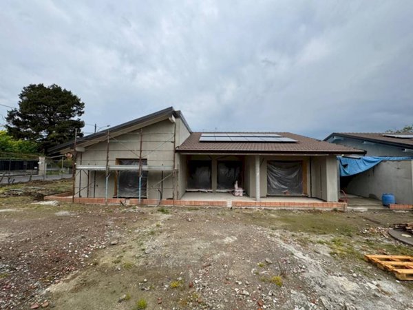 casa indipendente in vendita a Brebbia