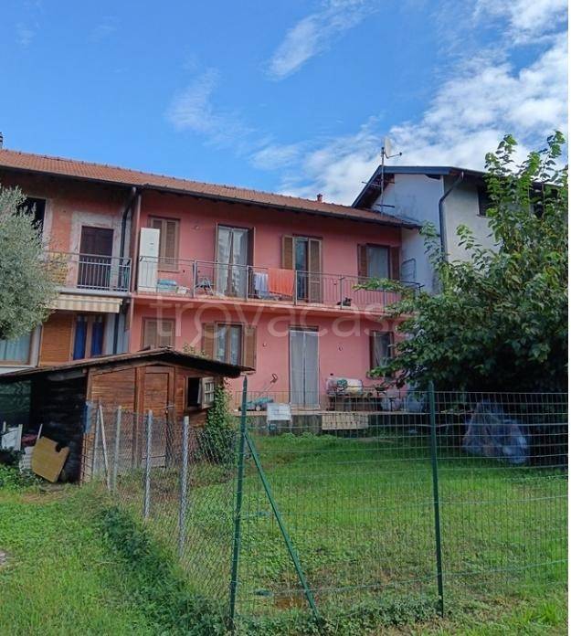 casa indipendente in vendita a Brebbia