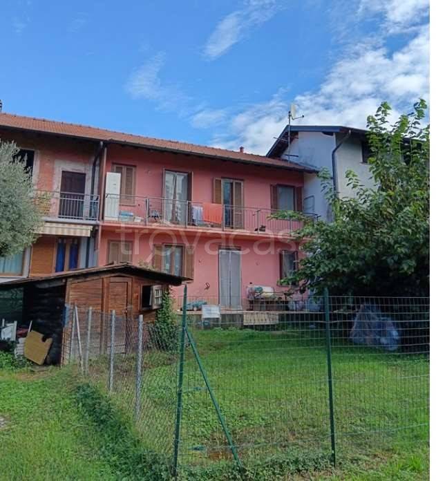 casa indipendente in vendita a Brebbia