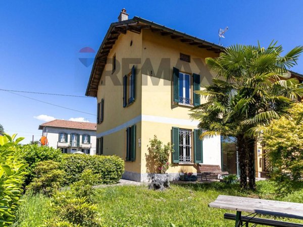 casa indipendente in vendita a Brebbia