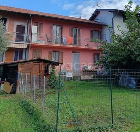 appartamento in vendita a Brebbia in zona Villaggio Europa