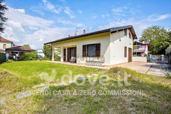 casa indipendente in vendita a Brebbia