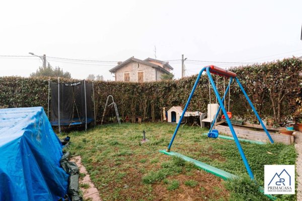 appartamento in vendita a Brebbia in zona Villaggio Europa