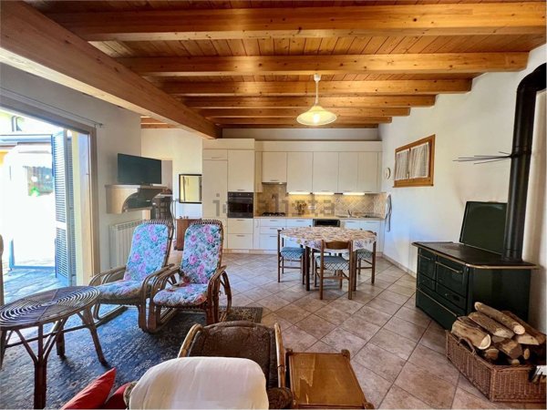 casa indipendente in vendita a Brebbia