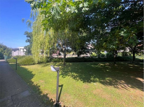 appartamento in vendita a Brebbia in zona Villaggio Europa