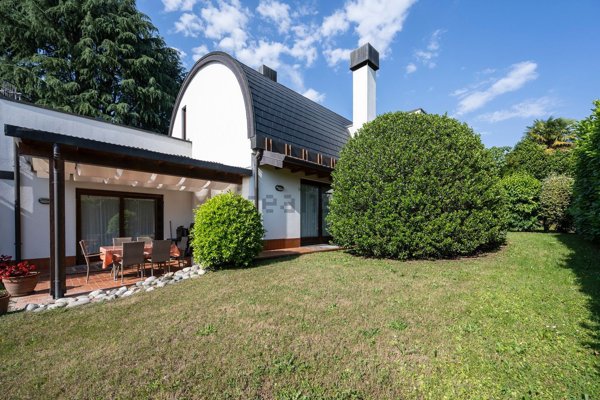 casa indipendente in vendita a Brebbia
