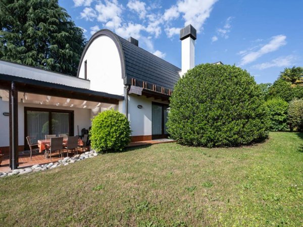 casa indipendente in vendita a Brebbia