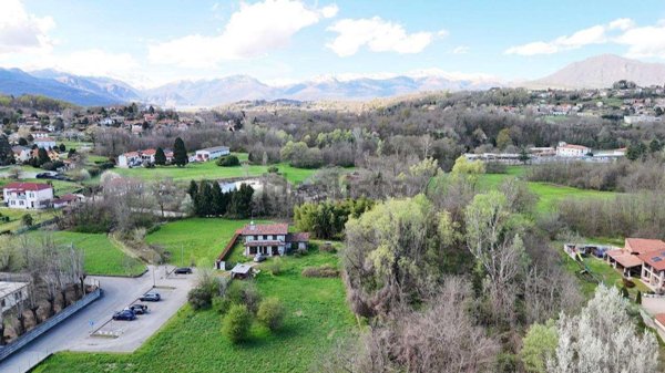 terreno edificabile in vendita a Brebbia in zona Villaggio Europa