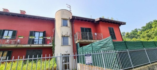 appartamento in vendita a Brebbia in zona Villaggio Europa