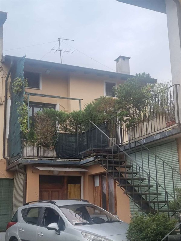 appartamento in vendita a Brebbia in zona Villaggio Europa