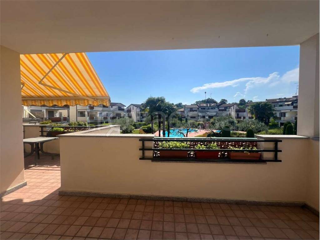 appartamento in vendita a Brebbia in zona Villaggio Europa