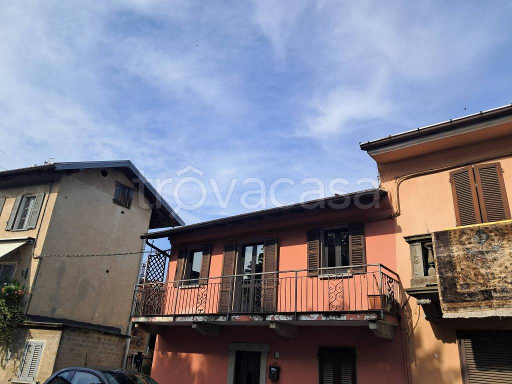 appartamento in vendita a Brebbia in zona Villaggio Europa