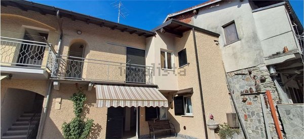 casa semindipendente in vendita a Brebbia in zona Villaggio Europa