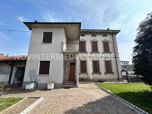 casa semindipendente in vendita a Brebbia in zona Villaggio Europa
