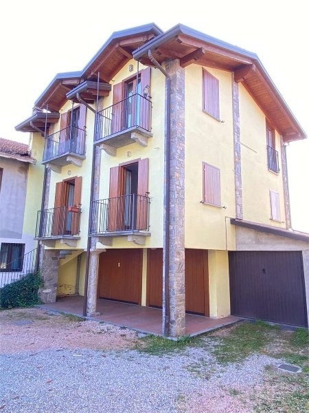 appartamento in vendita a Brebbia in zona Villaggio Europa