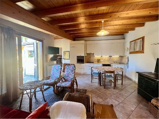 casa indipendente in vendita a Brebbia in zona Villaggio Europa