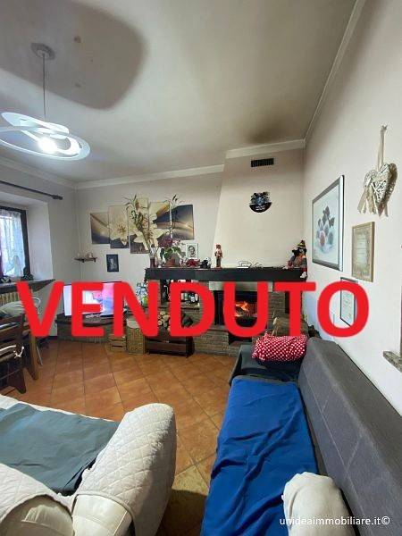 casa indipendente in vendita a Brebbia in zona Villaggio Europa