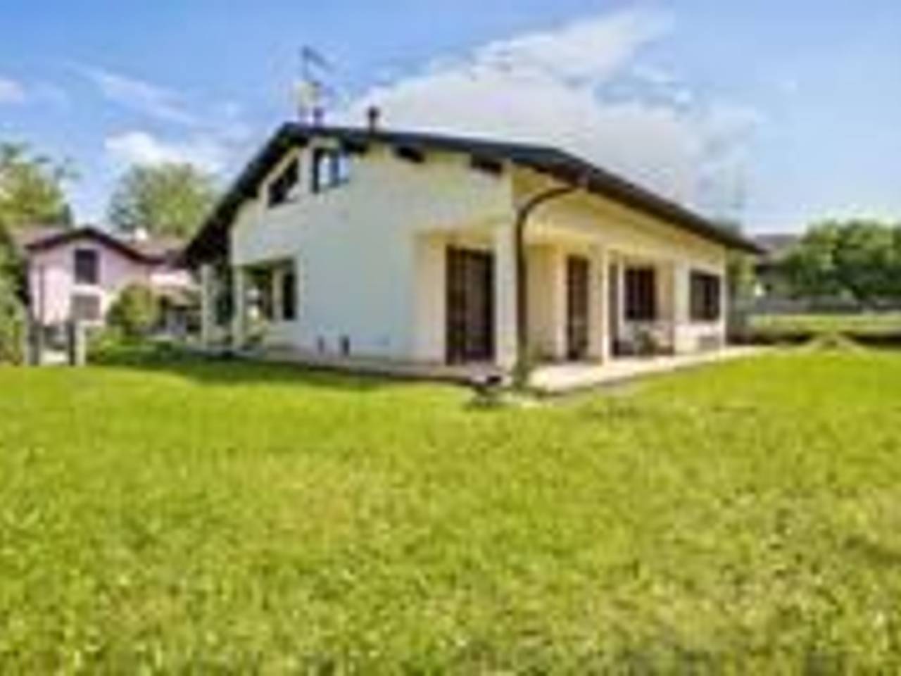 casa indipendente in vendita a Brebbia in zona Villaggio Europa