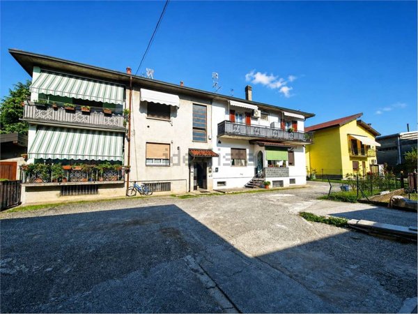 appartamento in vendita a Brebbia in zona Villaggio Europa