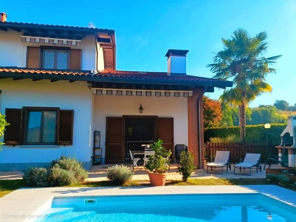 casa indipendente in vendita a Brebbia in zona Villaggio Europa