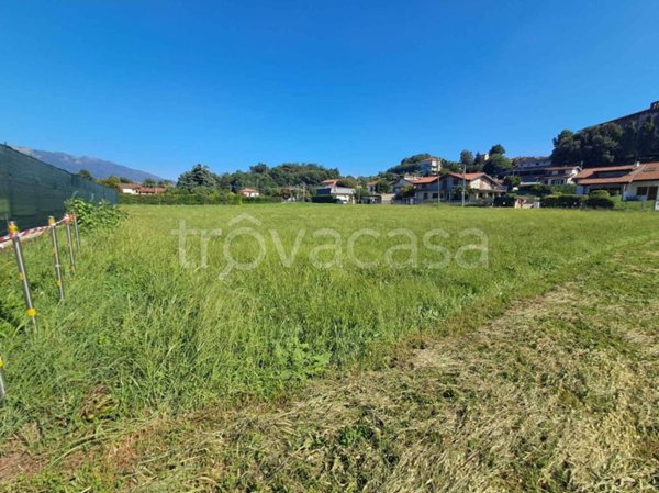 terreno in vendita a Brebbia in zona Villaggio Europa