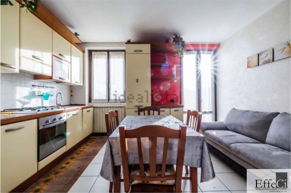 appartamento in vendita a Brebbia in zona Villaggio Europa
