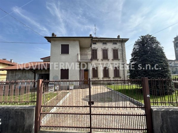 casa indipendente in vendita a Brebbia in zona Villaggio Europa