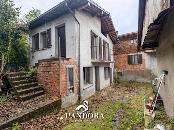casa indipendente in vendita a Brebbia in zona Villaggio Europa